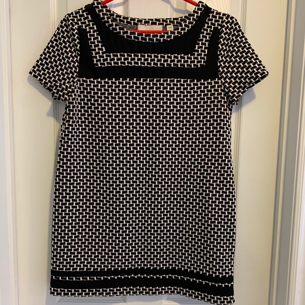 Black and white patterned knit tunic top (S)